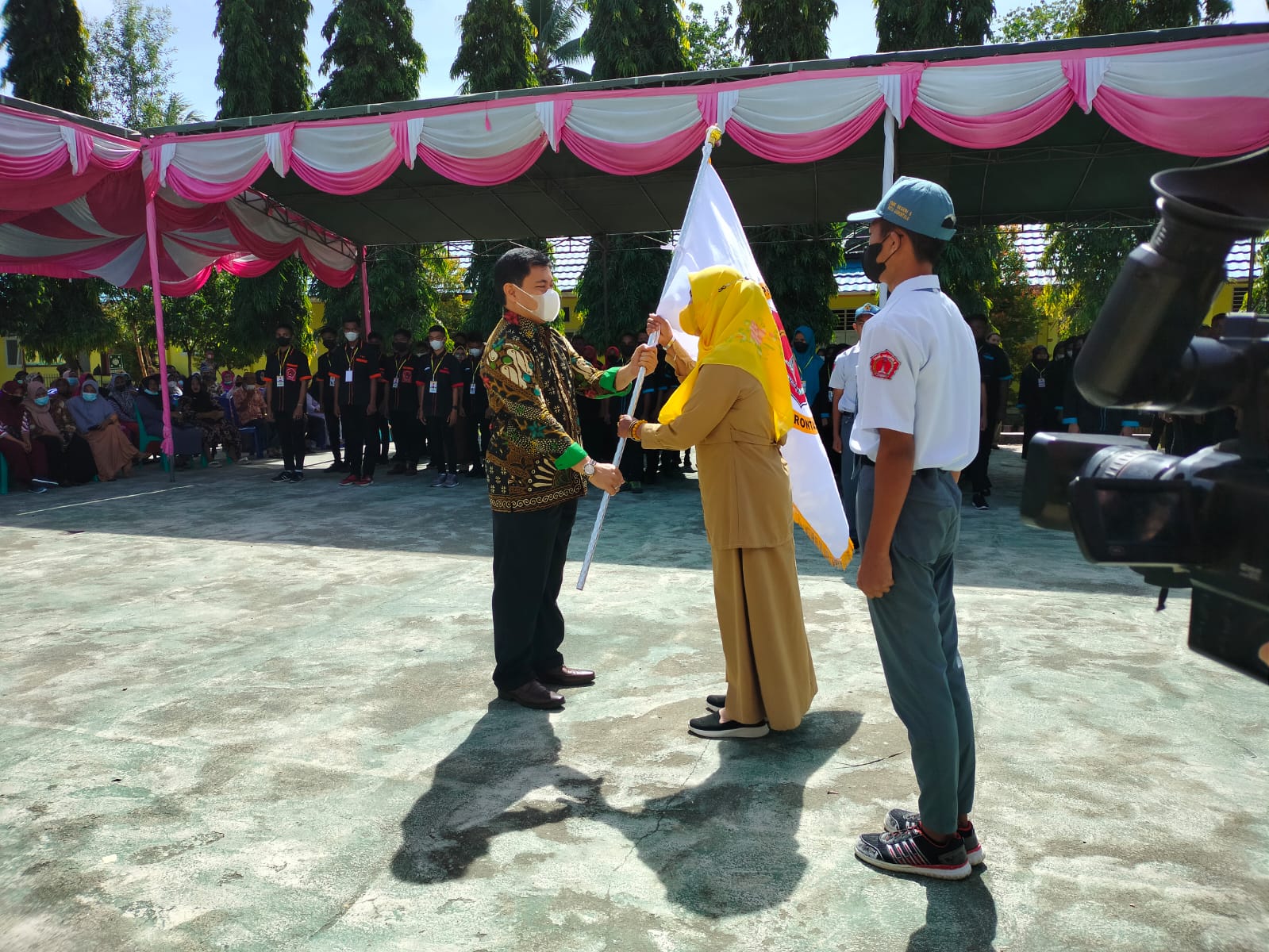 UPACARA PELEPASAN SISWA PKL KE IDUKA