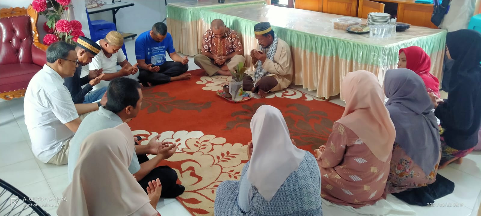 Doa Keselamatan yang dihadiri oleh Kadis dan Kabid pada pengerjaan bantuan fisik Pengembangan SMK berbasis Industri 4.0 dari Direktorat 
